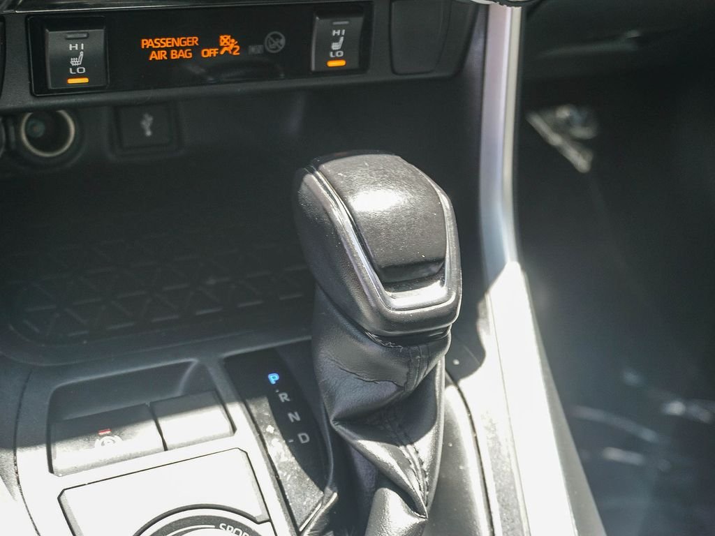 Used 2022 White Toyota XLE Premium image 22