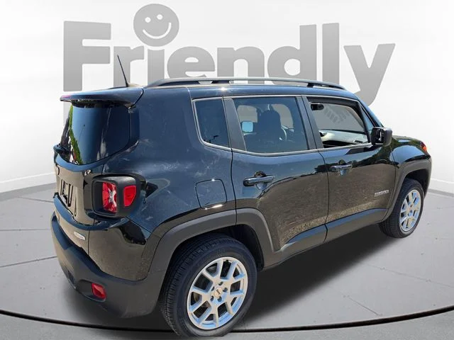 Used 2022 Black Jeep Latitude image 5