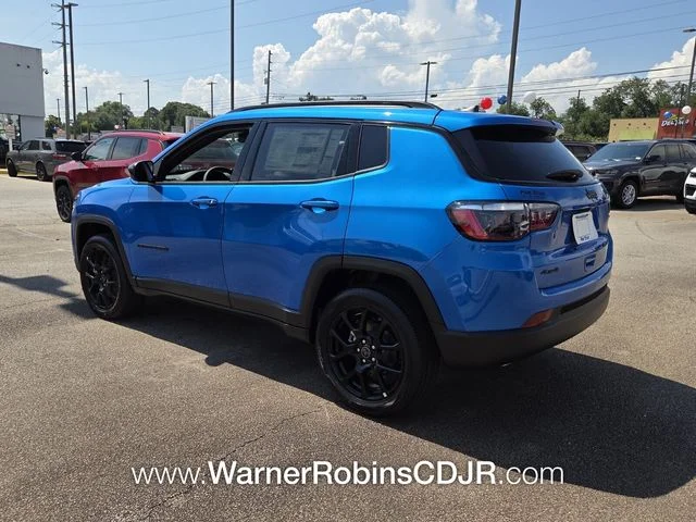 New 2026 Hydro Blue Pearl-Coat Exterior Paint Jeep Latitude image 9