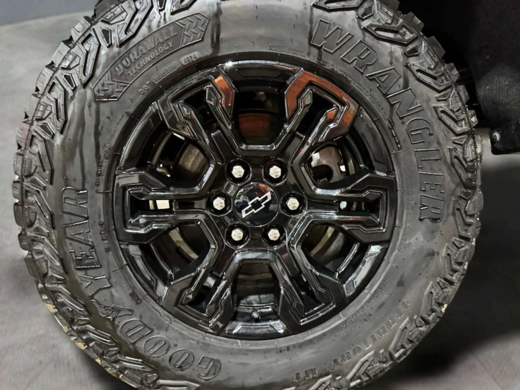 2025 Chevrolet Silverado 1500 ZR2 - Photo 30