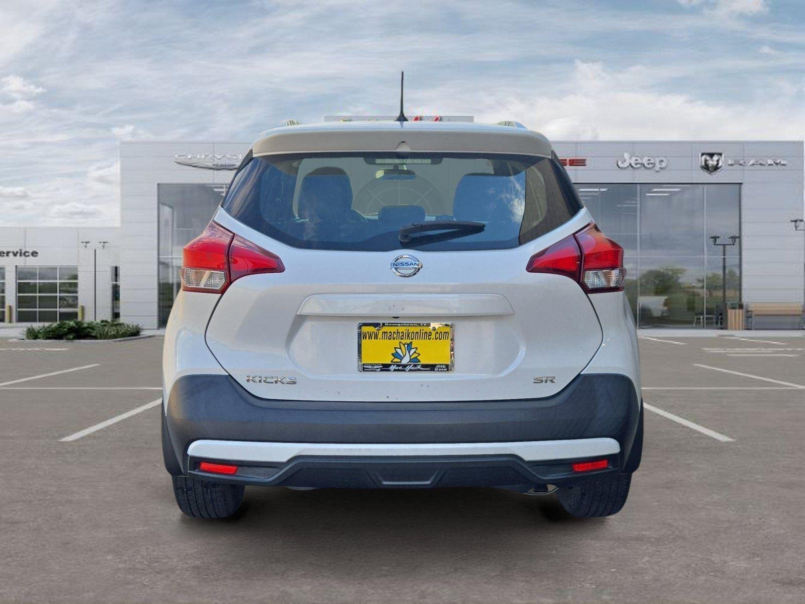 Used 2019 Aspen White Nissan SR image 4