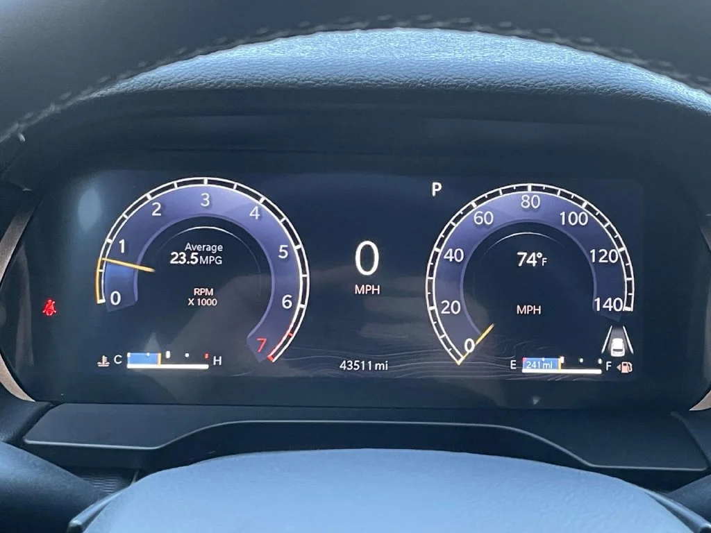 Used 2024 Silver Jeep Altitude X image 27
