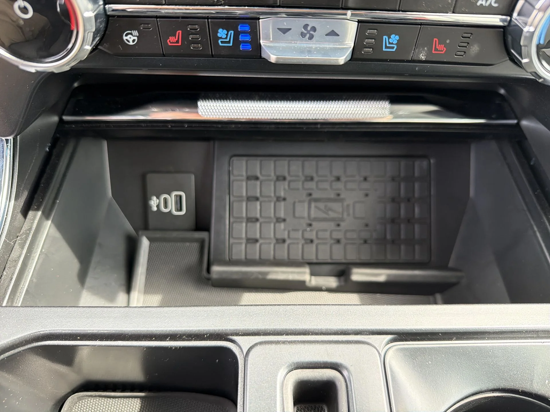 Certified Used 2025 Gray Metallic Ford Lariat image 13
