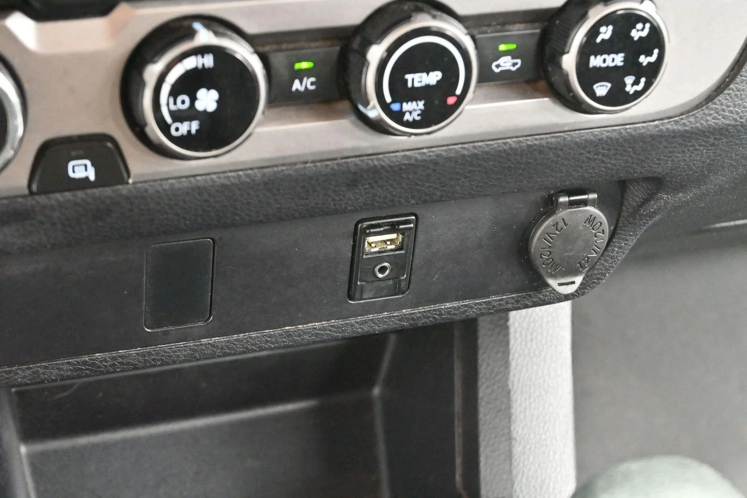 Used 2016 Black Toyota SR image 21