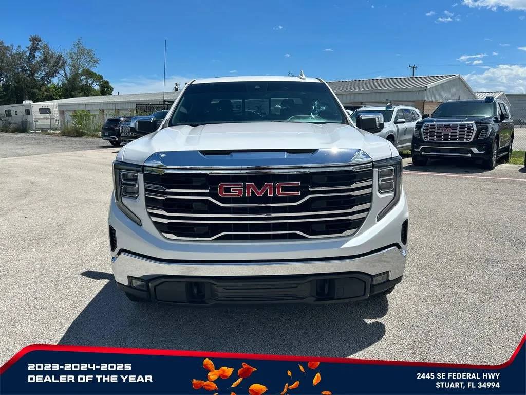 Used 2024 White Frost Tricoat GMC SLT image 2