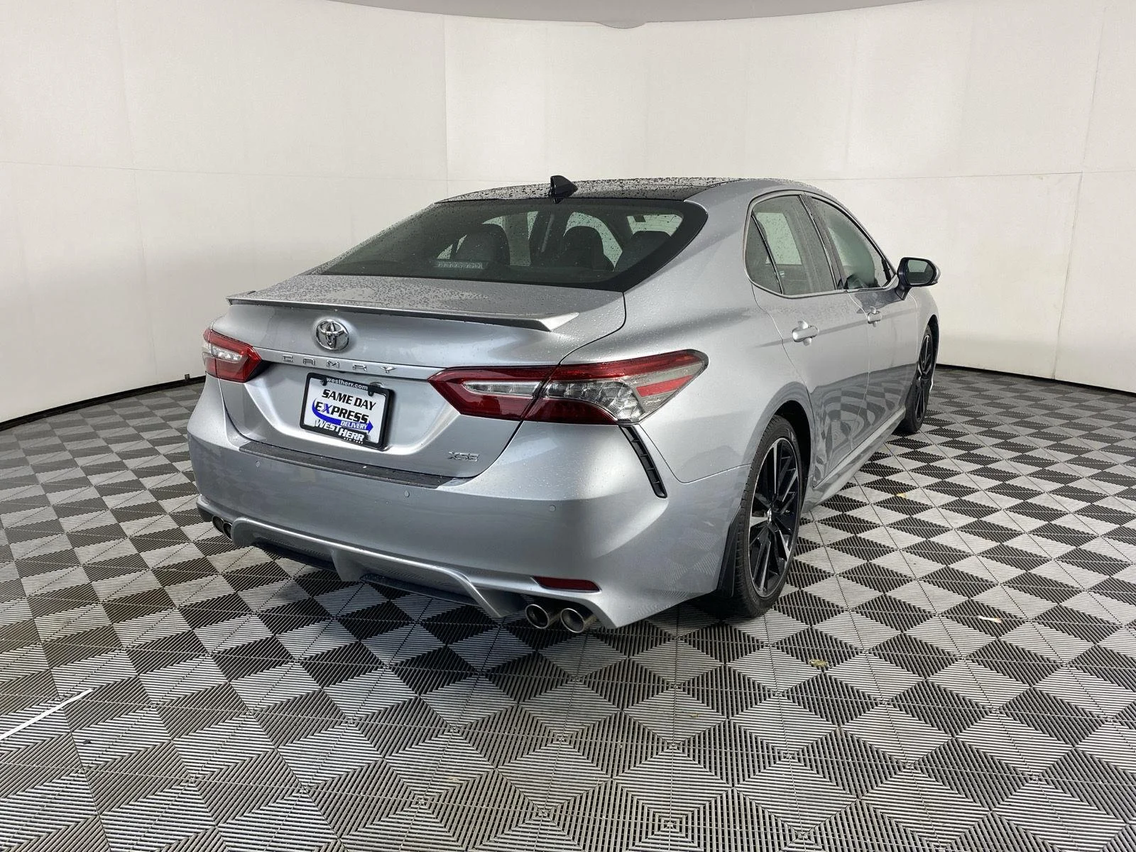 Used 2018 Celestial Silver Metallic Toyota XSE V6 image 5