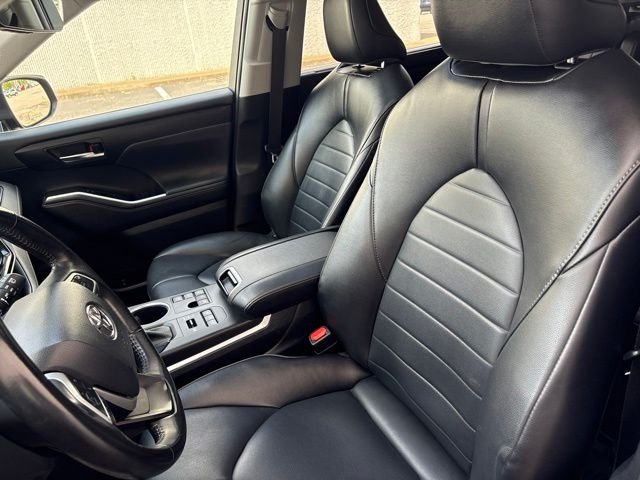 Used 2023 Midnight Black Metallic Toyota XLE image 29
