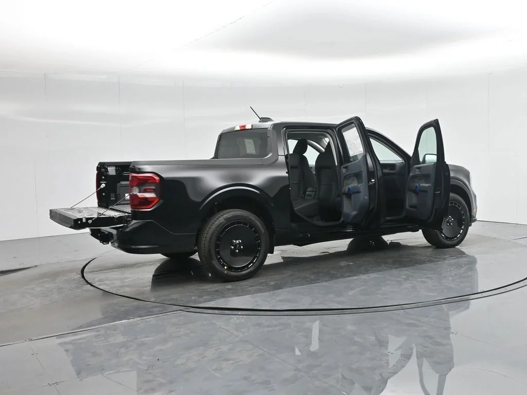 New 2025 Black Ford Lobo Standard image 33