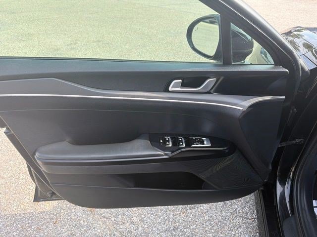 Used 2021 Ebony Black Kia GT-Line image 9