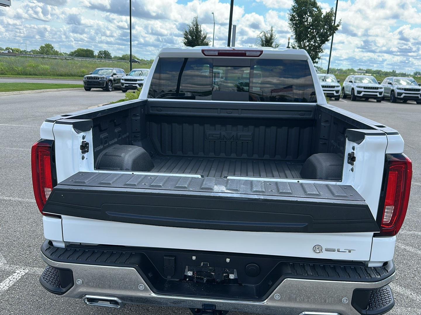 Used 2025 Summit White GMC SLT image 4
