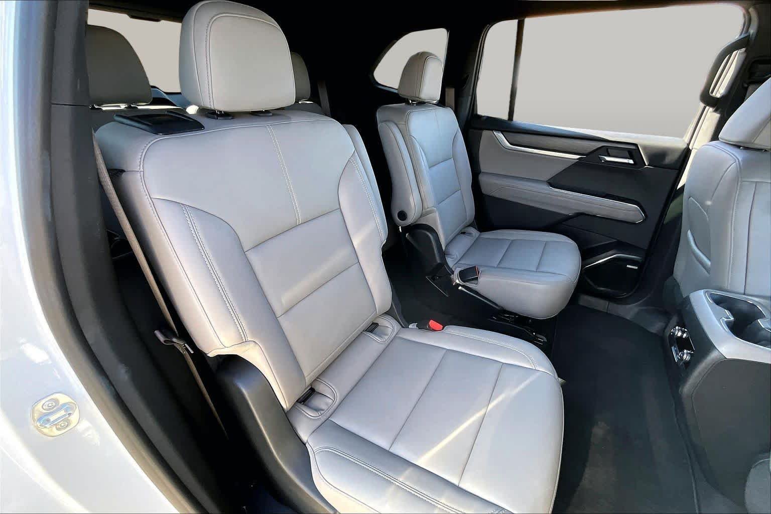 Used 2026 Summit White GMC FWD Elevation image 20