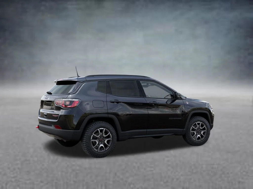 New 2026 Diamond Black Crystal Pearl-Coat Exterior Paint Jeep Trailhawk image 4