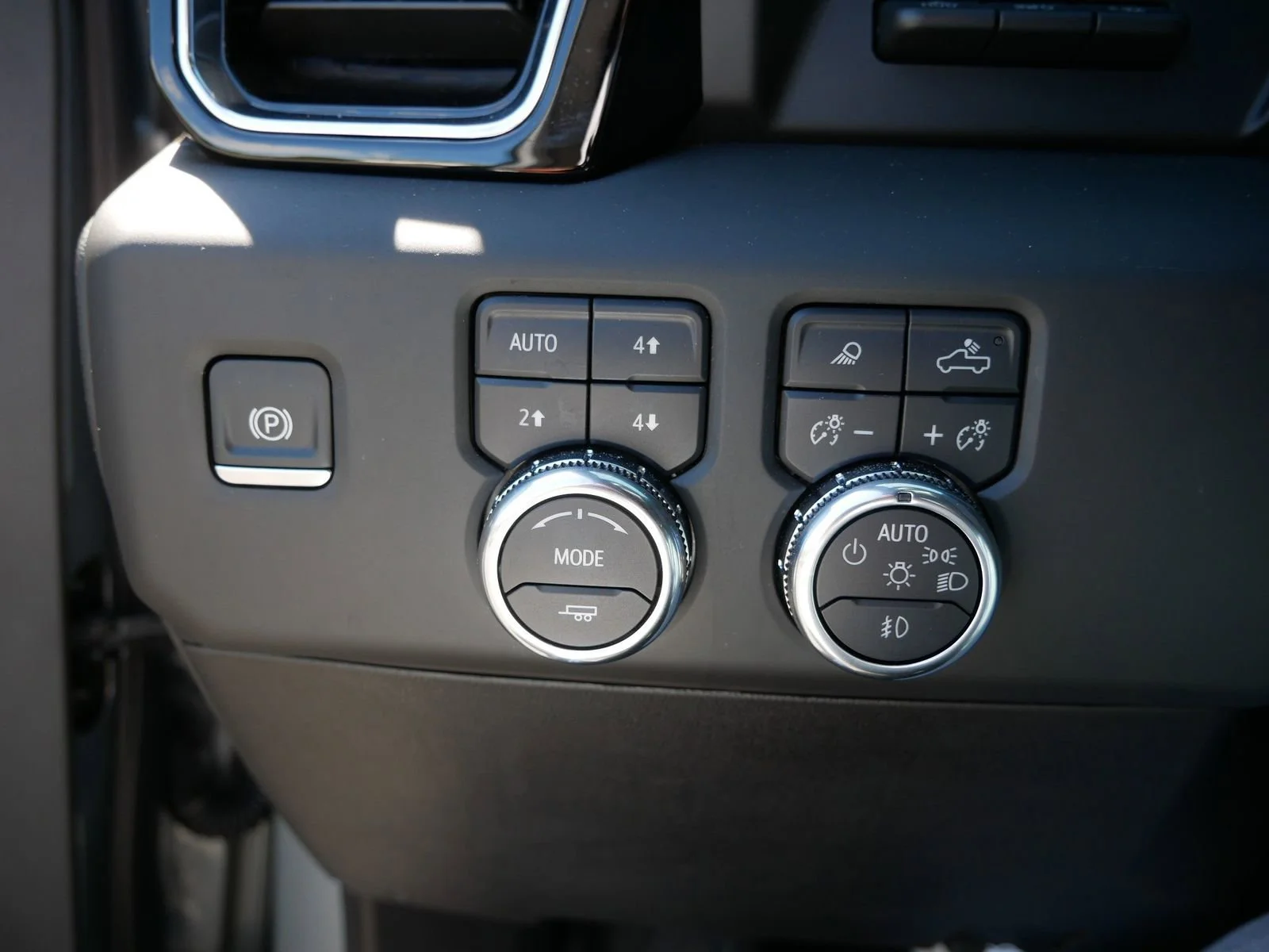 Used 2025 Sterling Metallic GMC Denali Ultimate image 32