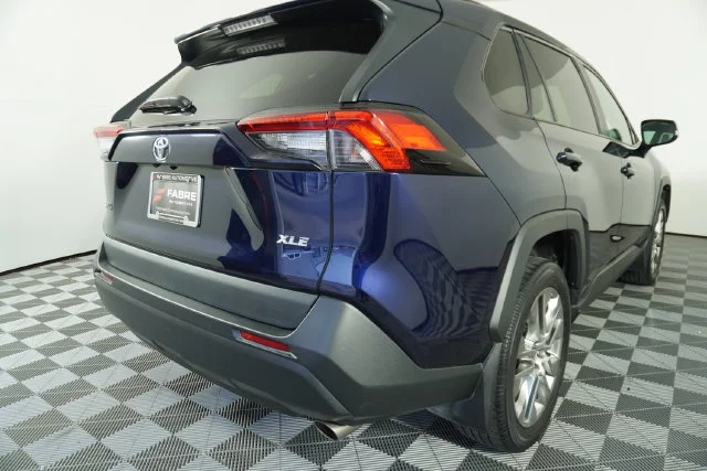 Used 2021 Blue Toyota XLE Premium image 13