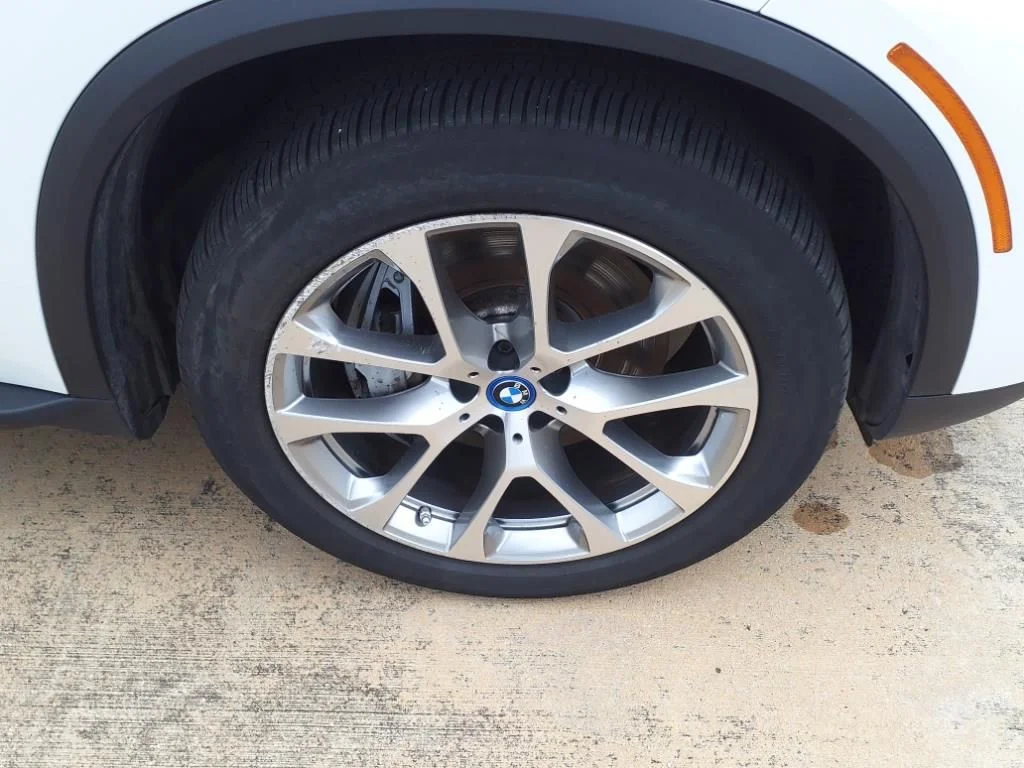 Used 2023 White BMW xDrive45e image 18