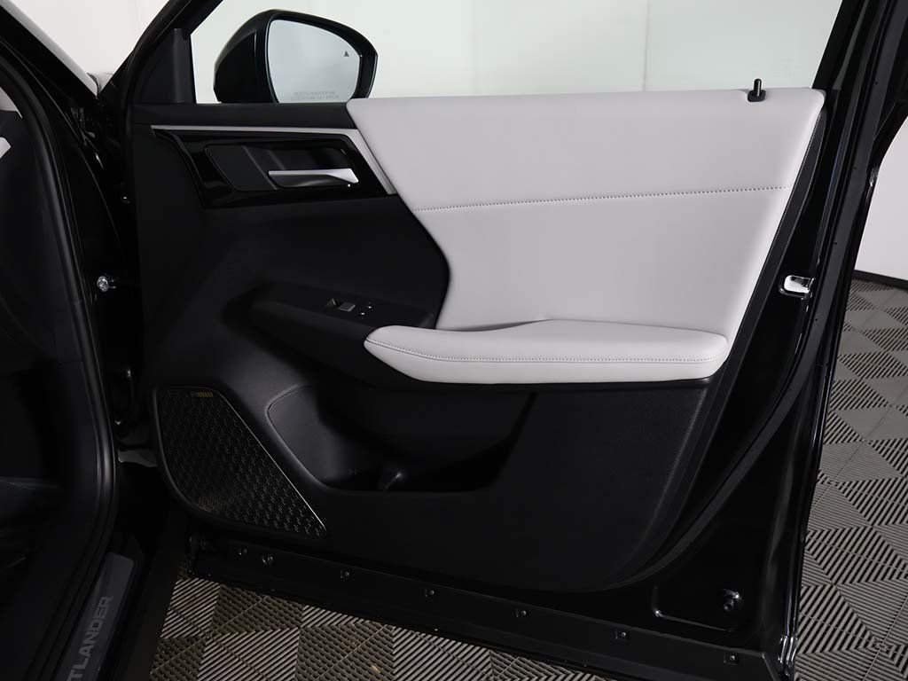 2025 Mitsubishi Outlander SE - Photo 27