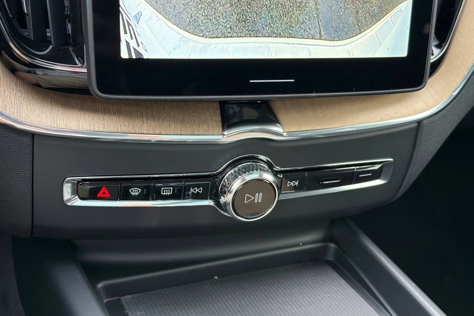 New 2026 CRYSTAL WHITE Volvo Plus image 16