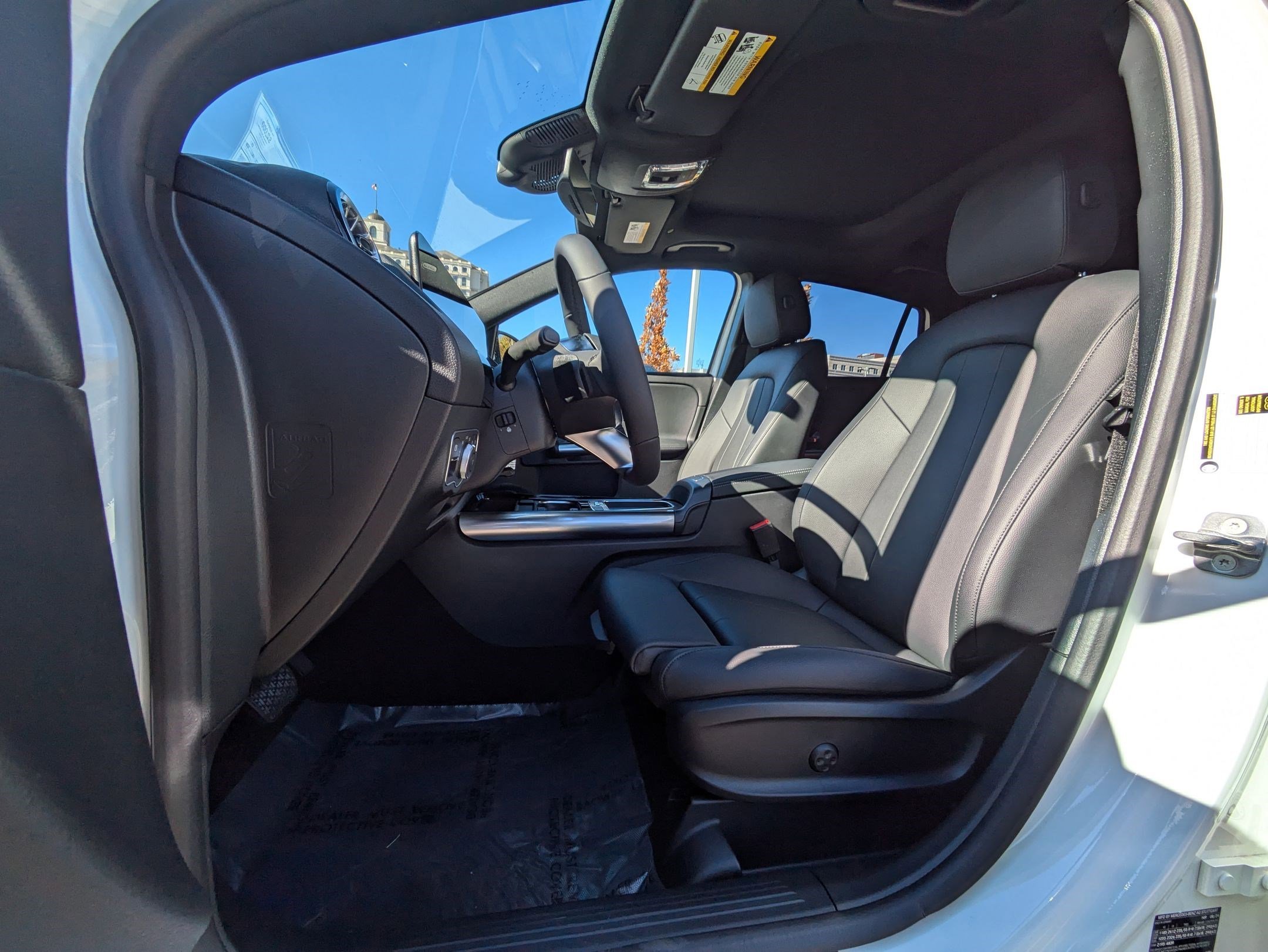 New 2025 Polar White Mercedes-Benz GLA 250 image 9