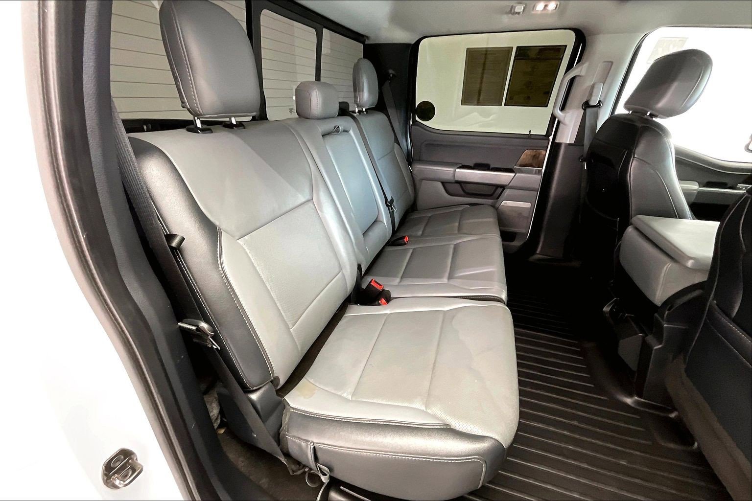 Used 2021 Oxford White Ford Lariat image 18