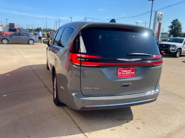 Used 2024 Silver Mist Clearcoat Chrysler Touring L image 5