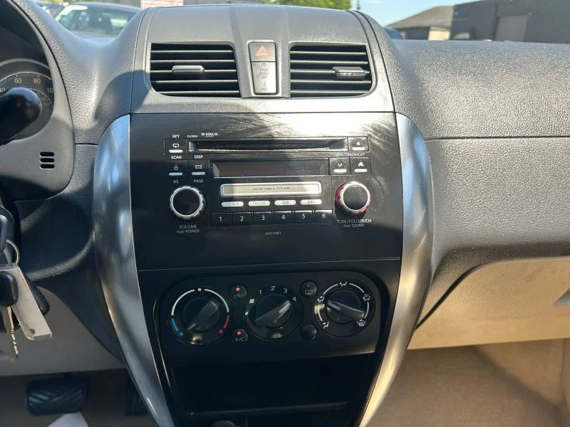 Used 2012 Gray Suzuki LE Sedan 4D image 42