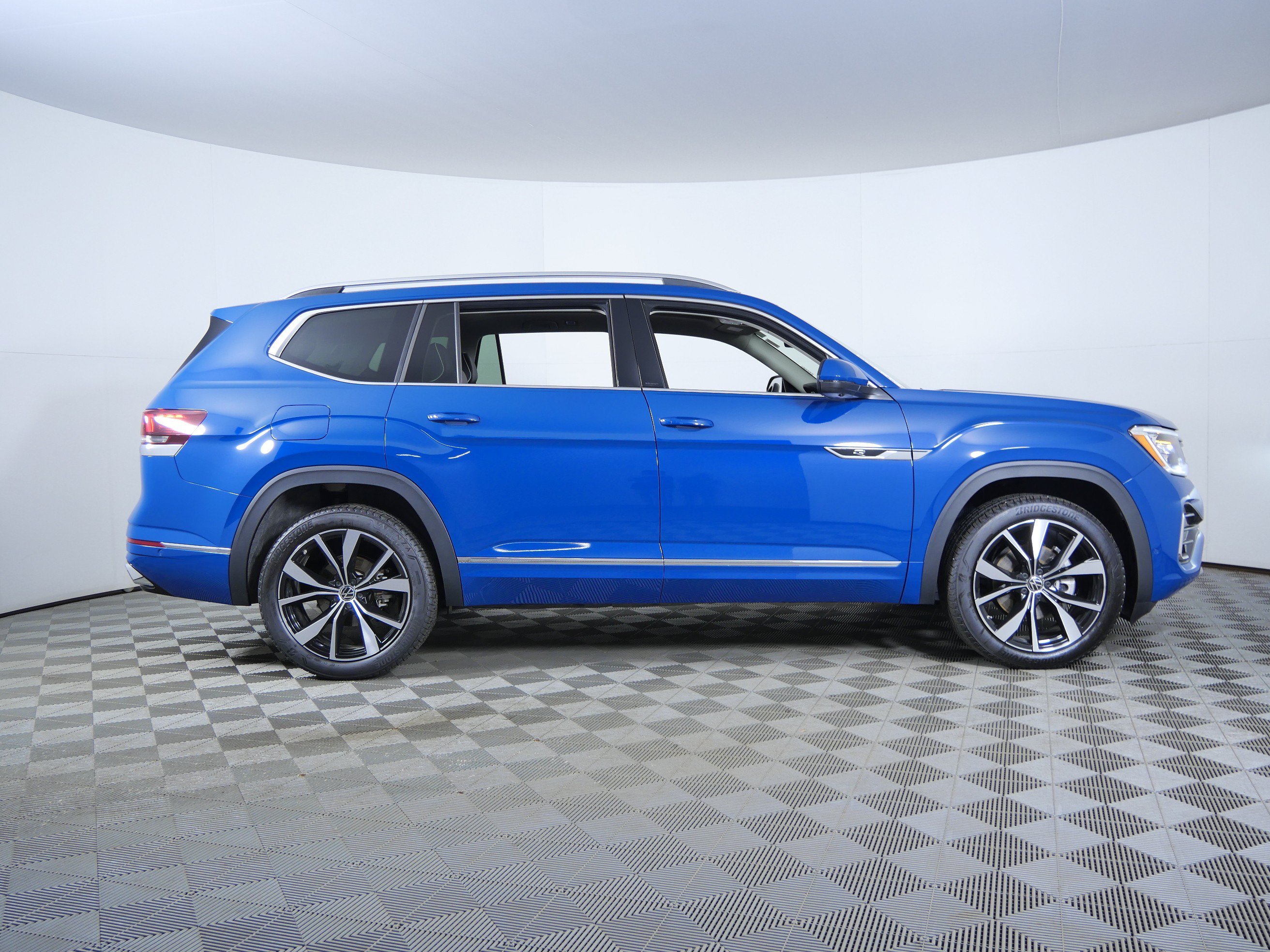 Used 2026 Mountain Lake Blue Metallic Volkswagen 2.0T SEL Premium R-Line image 8