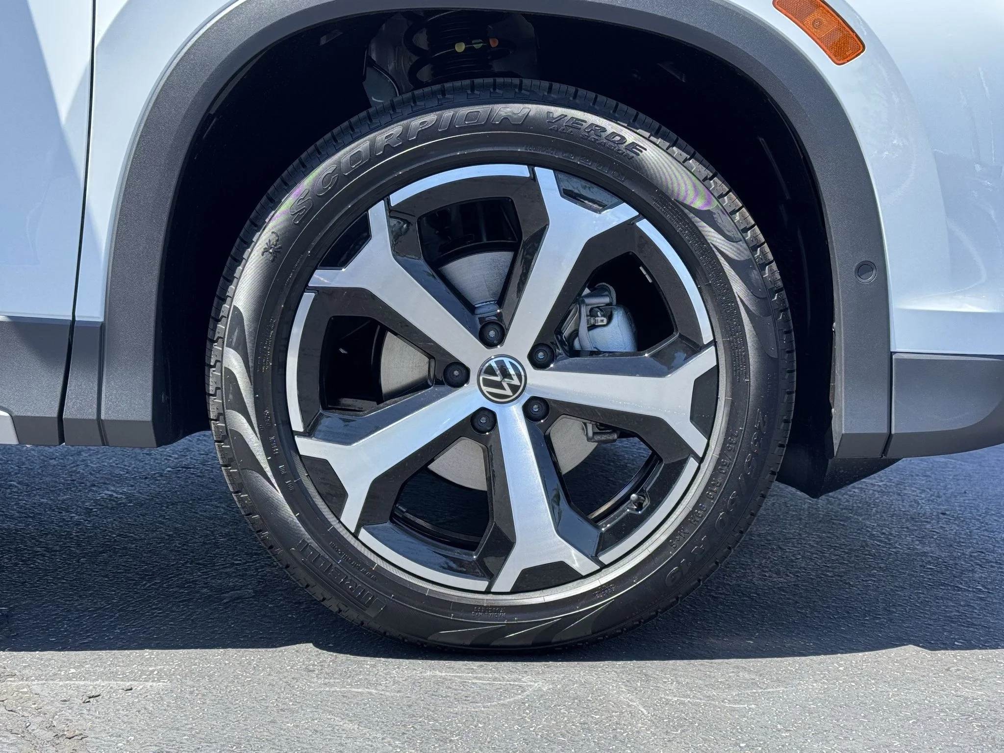 New 2026 Pure White Volkswagen SE image 10