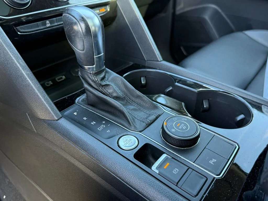 Used 2018 Silver Volkswagen SEL image 22
