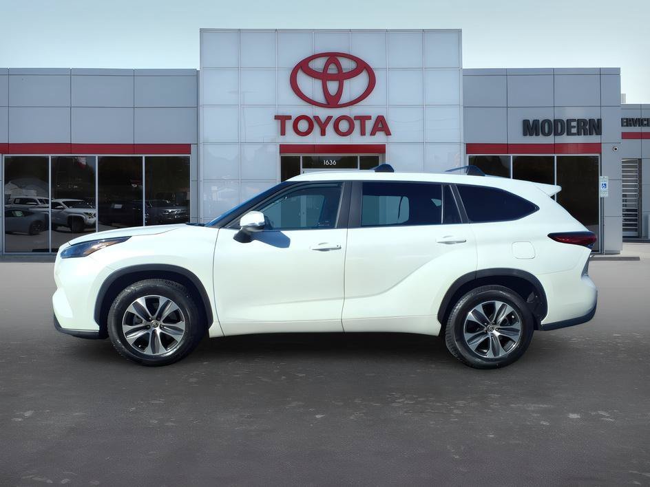 Used 2023 Pearl Toyota XLE image 2