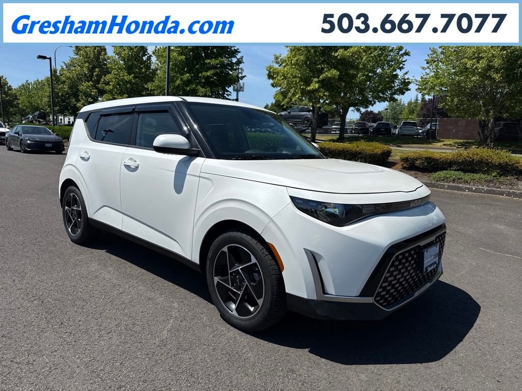 Used 2023 Snow White Pearl Kia EX image 1