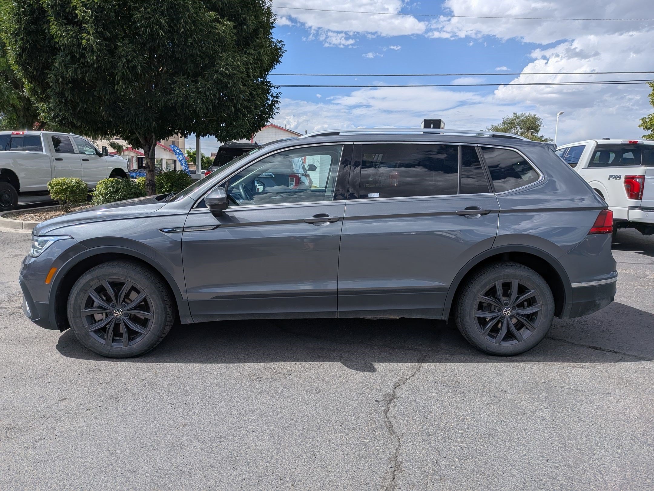 Used 2022 Platinum Gray Metallic Volkswagen SE image 7