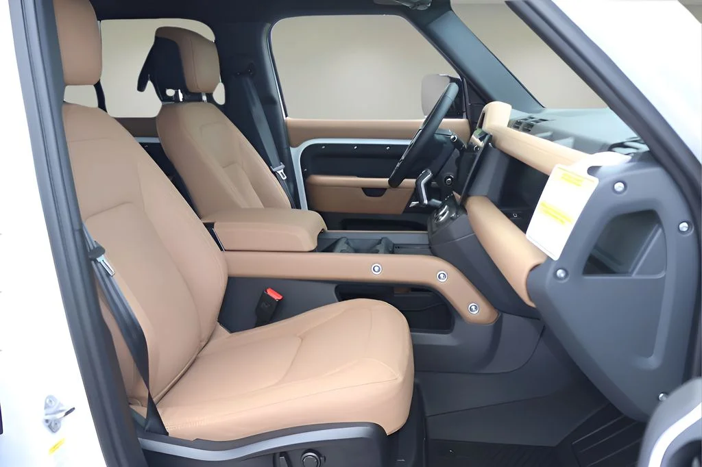 New 2026 Fuji White Land Rover X-Dynamic SE image 17