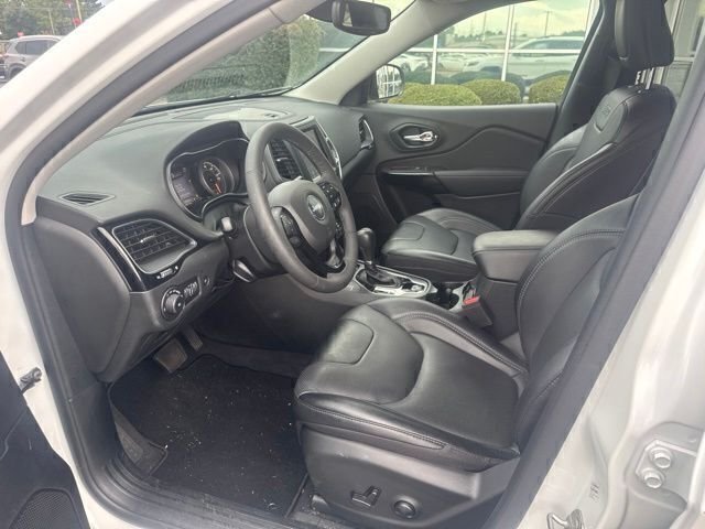 Used 2023 White Jeep Altitude image 13