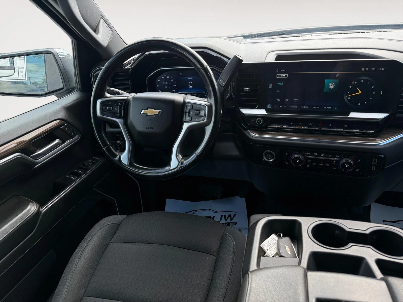 Used 2024 Summit White Chevrolet LT image 11