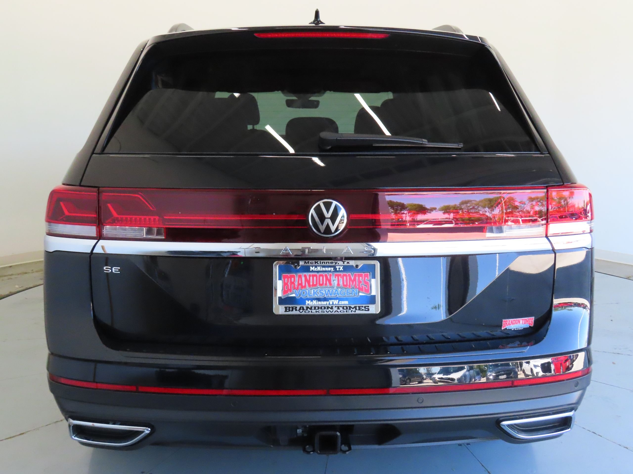 New 2026 Black Volkswagen 2.0T SE w/Technology image 4