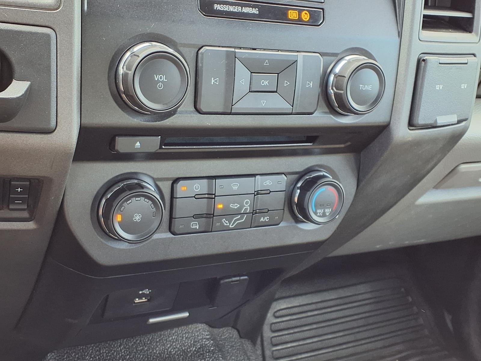 Used 2017  Ford XL image 24