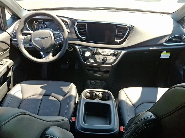 2026 Chrysler Voyager LX - Photo 10