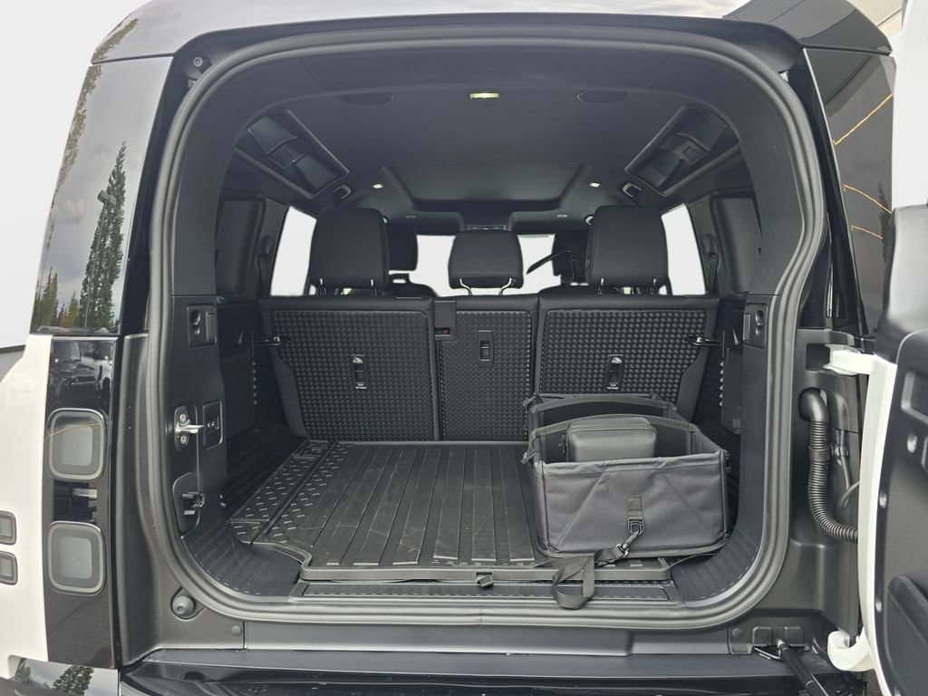 New 2026 Fuji White LAND ROVER X-Dynamic SE image 12