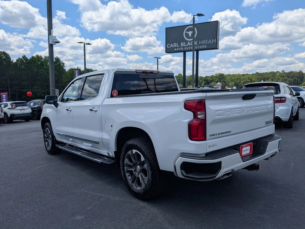 Used 2023 Iridescent Pearl Tricoat Chevrolet High Country image 7