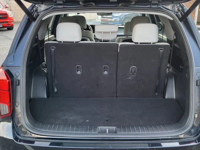 Used 2024 White Hyundai SEL image 4