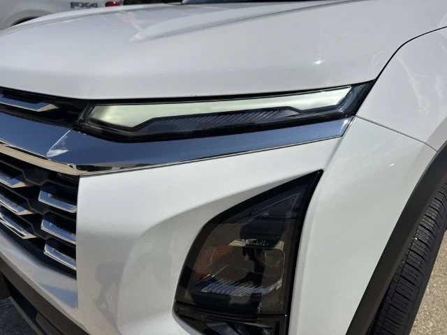 Used 2025 White Chevrolet LT image 8