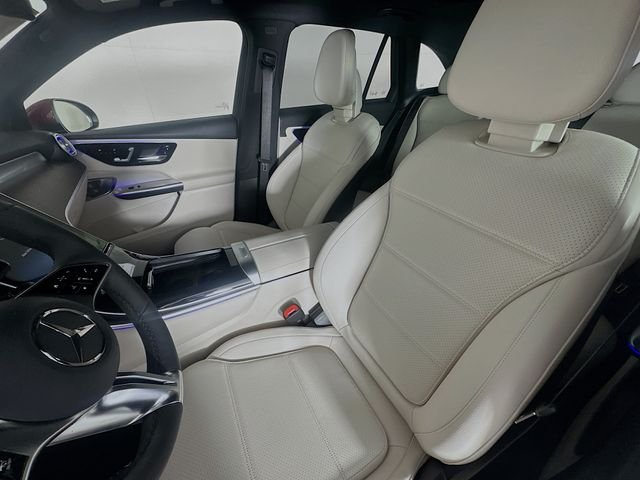 Used 2026 Red Mercedes-Benz GLC 300 image 21