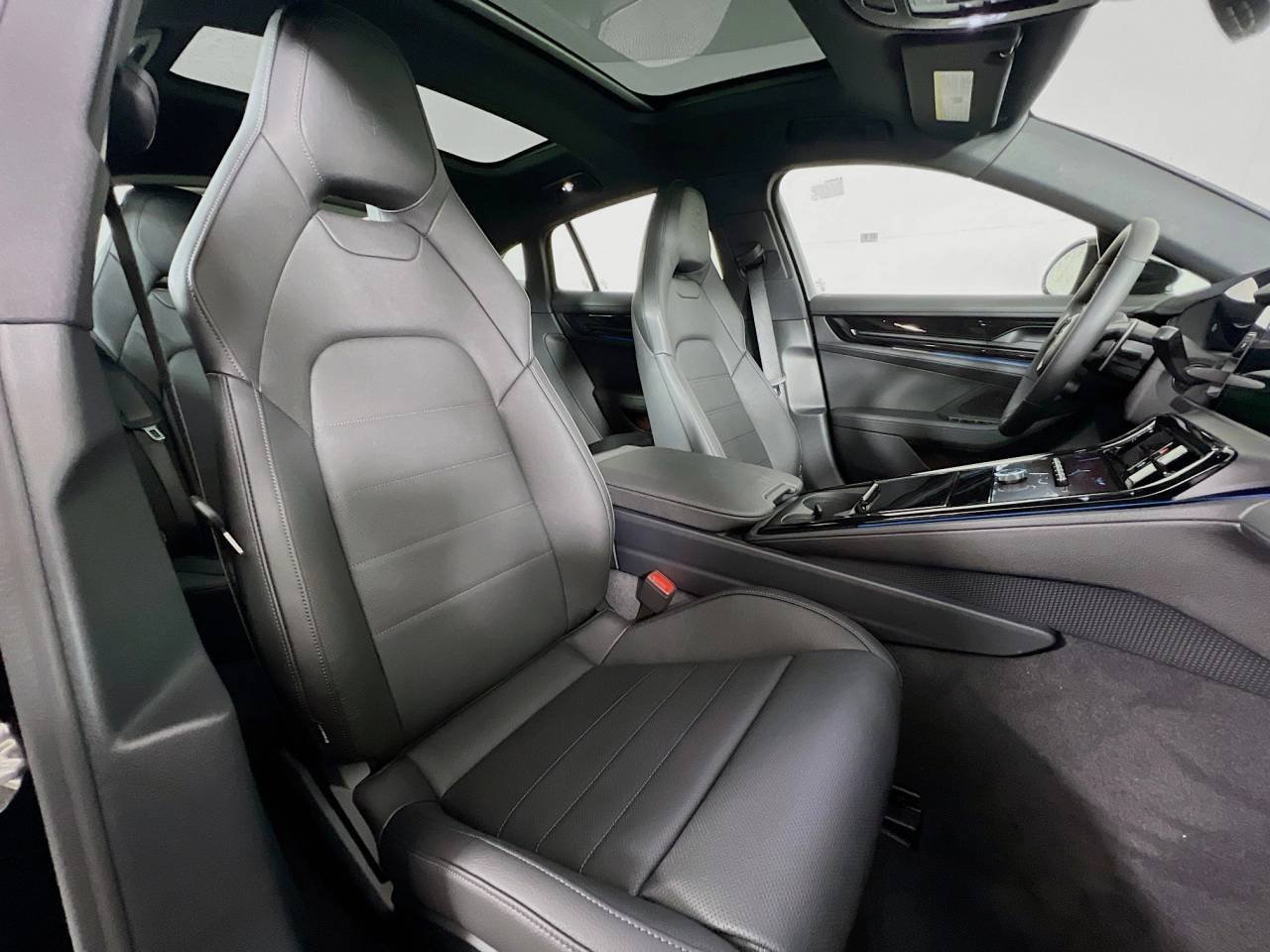 2026 Porsche Panamera 4 E-Hybrid - Photo 30