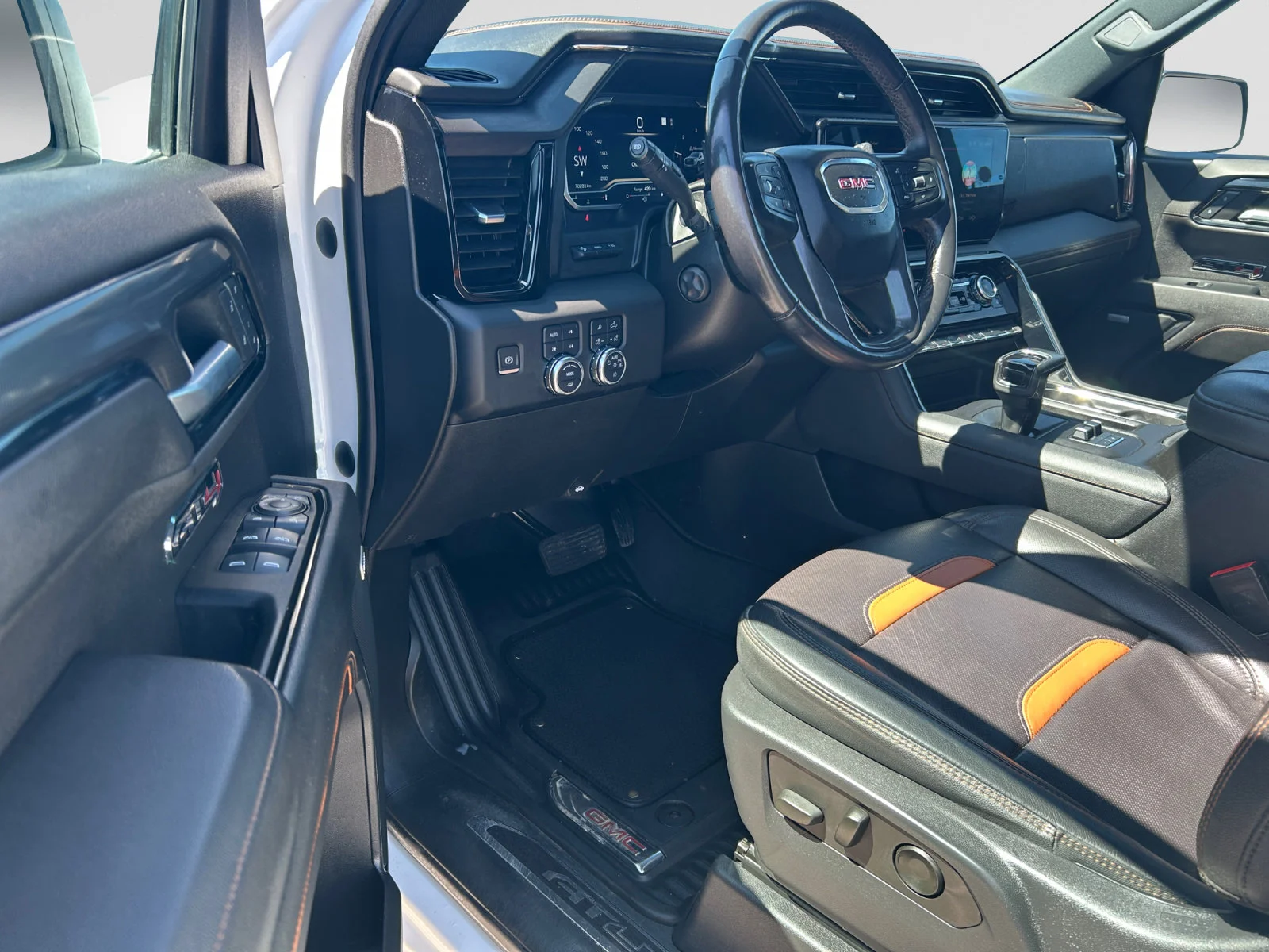 Used 2023 White GMC AT4 Crew Cab image 13