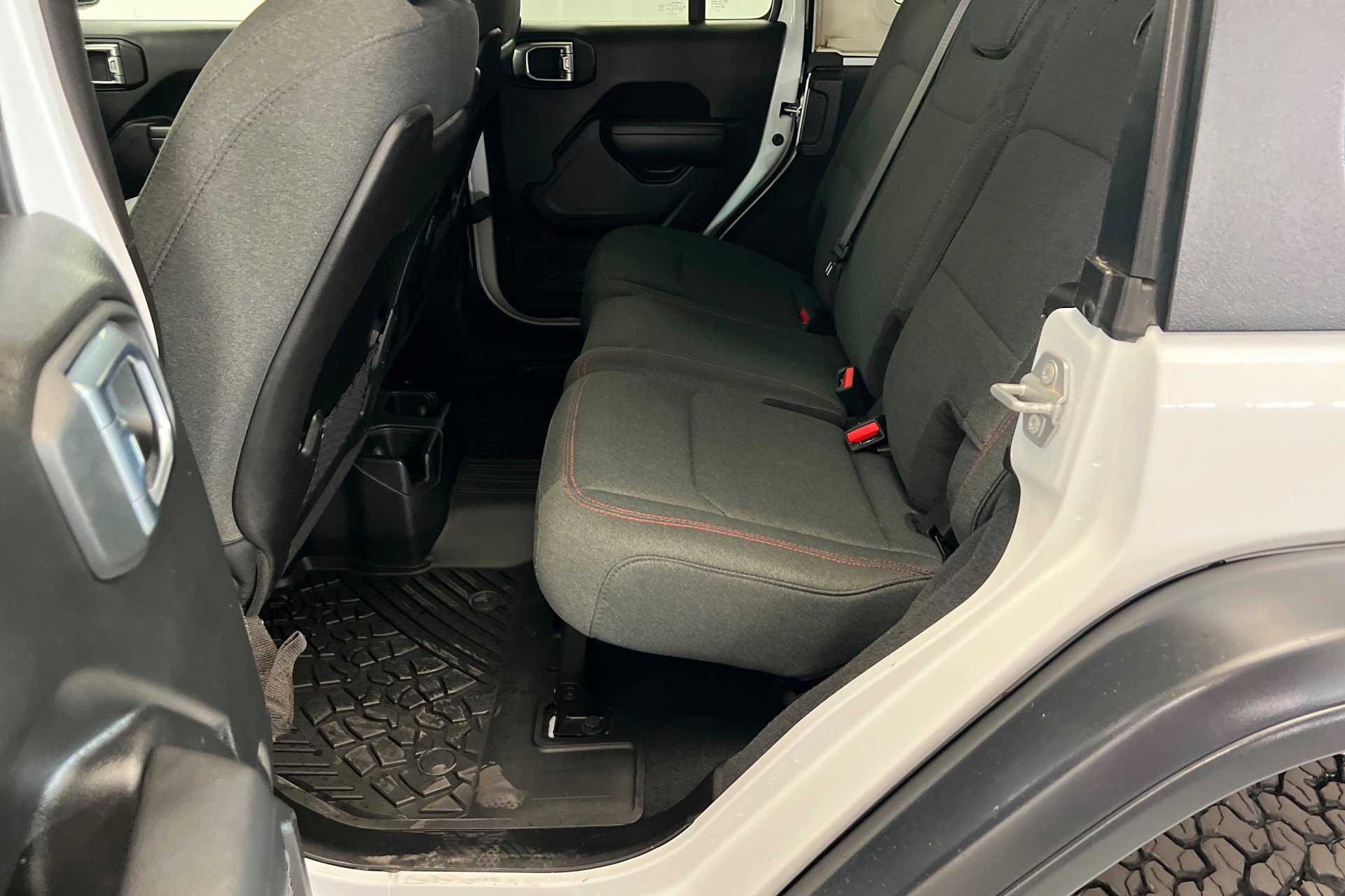 Used 2025 Bright White Clearcoat Jeep Rubicon image 22