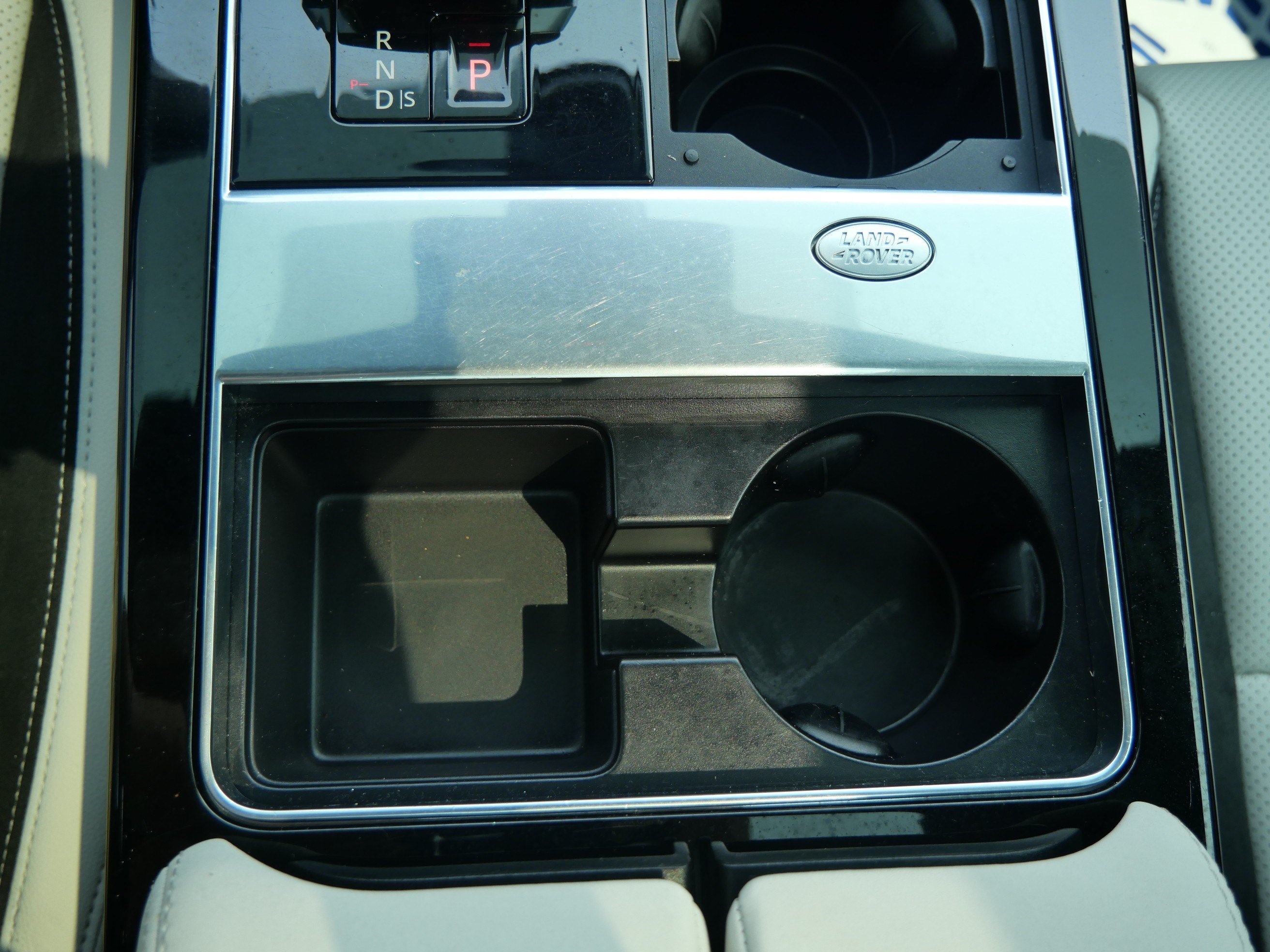 Used 2023 Santorini Black Metallic Land Rover R-Dynamic S image 17