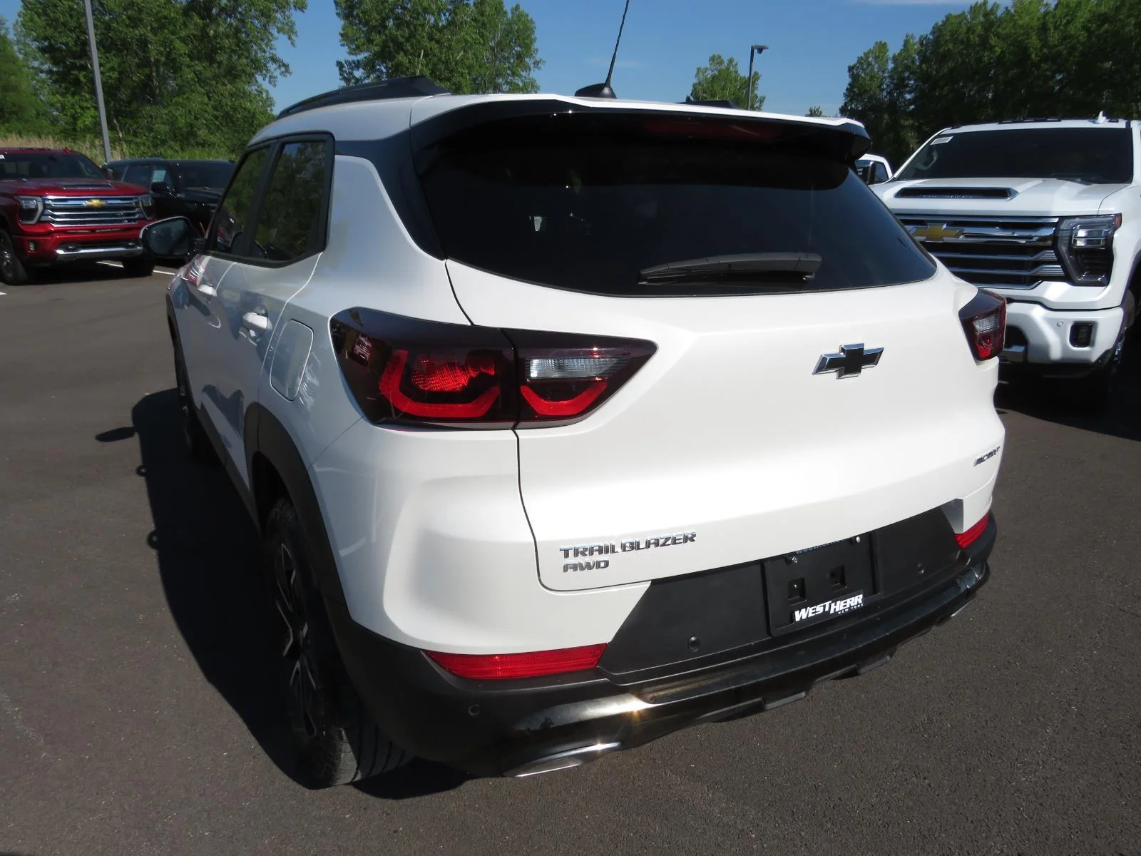 Used 2025 Pearl Chevrolet ACTIV image 18