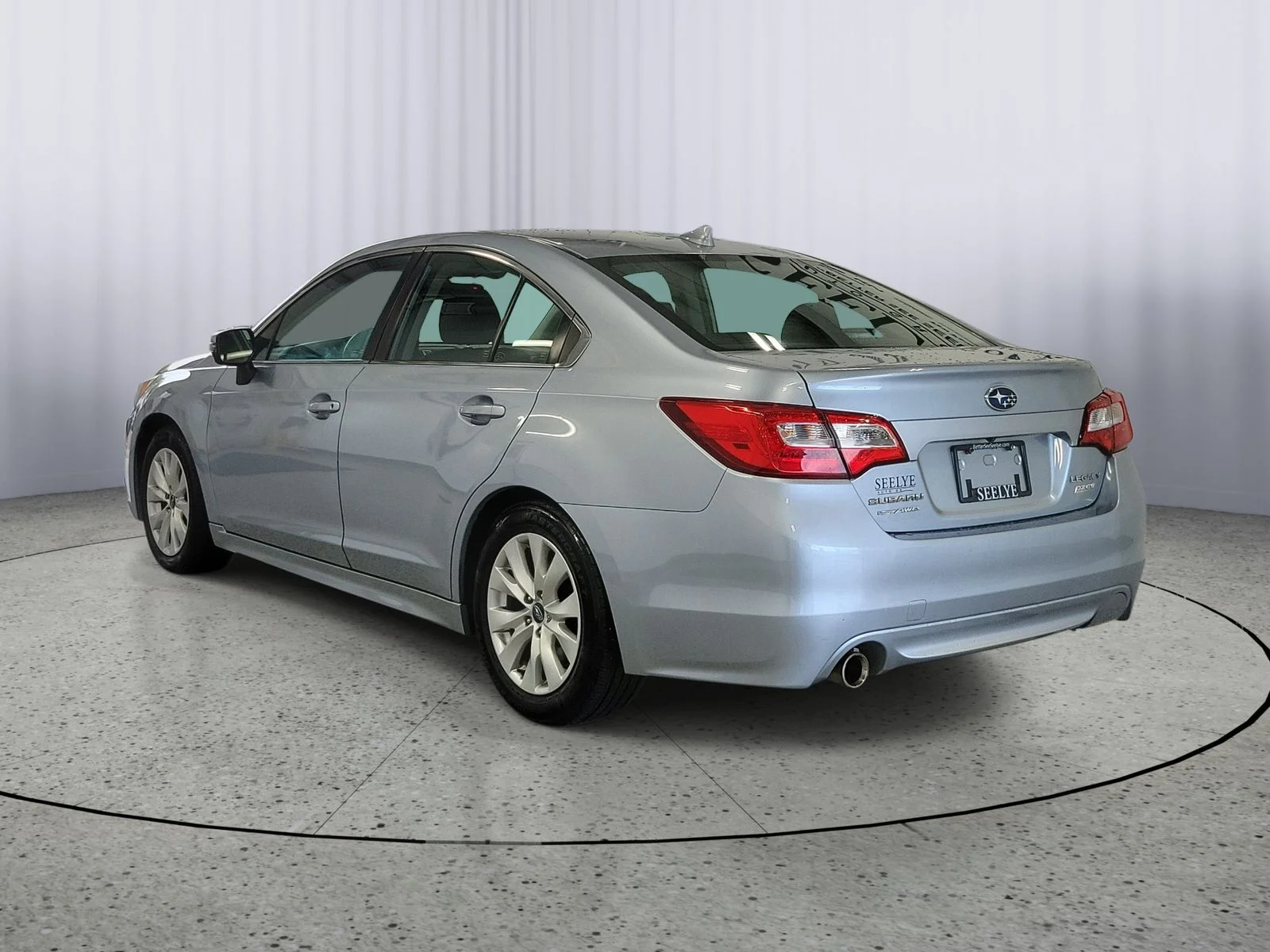 Used 2017 Silver Subaru 2.5i image 3