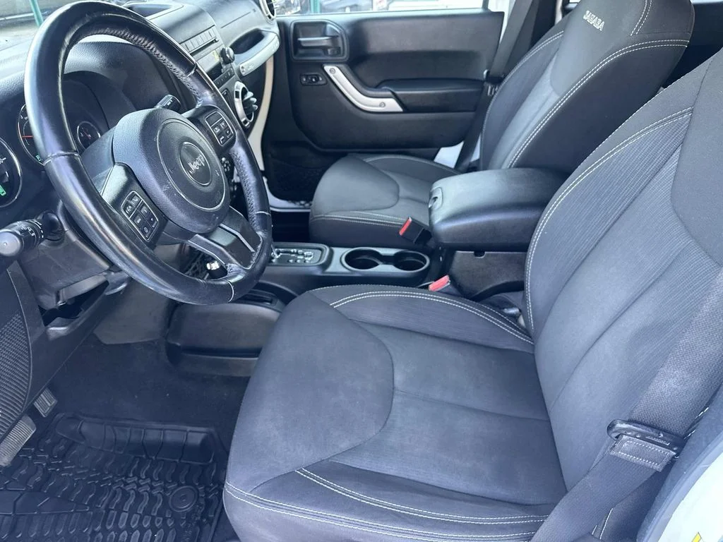 Used 2018 White Jeep Unlimited Sahara image 16