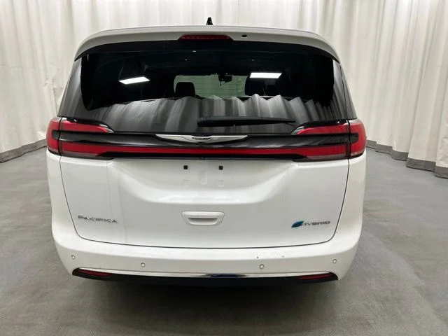 Used 2023 White Chrysler Touring L image 26